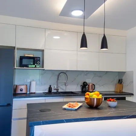 Riela Apartment Split